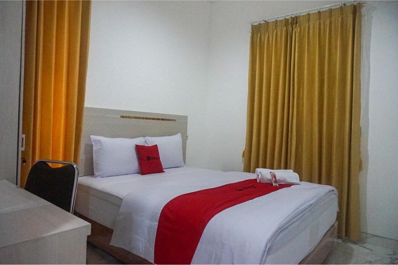 فندق Reddoorz Near Araya Family Club House مالانغ المظهر الخارجي الصورة