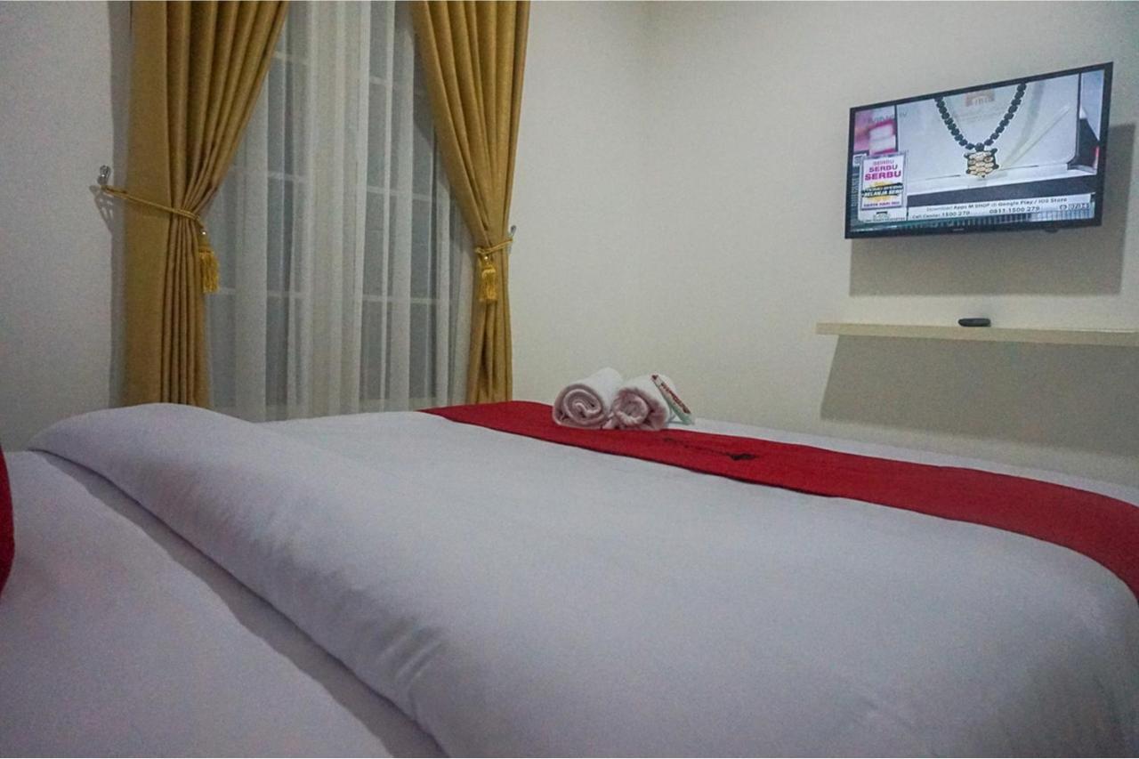 فندق Reddoorz Near Araya Family Club House مالانغ المظهر الخارجي الصورة