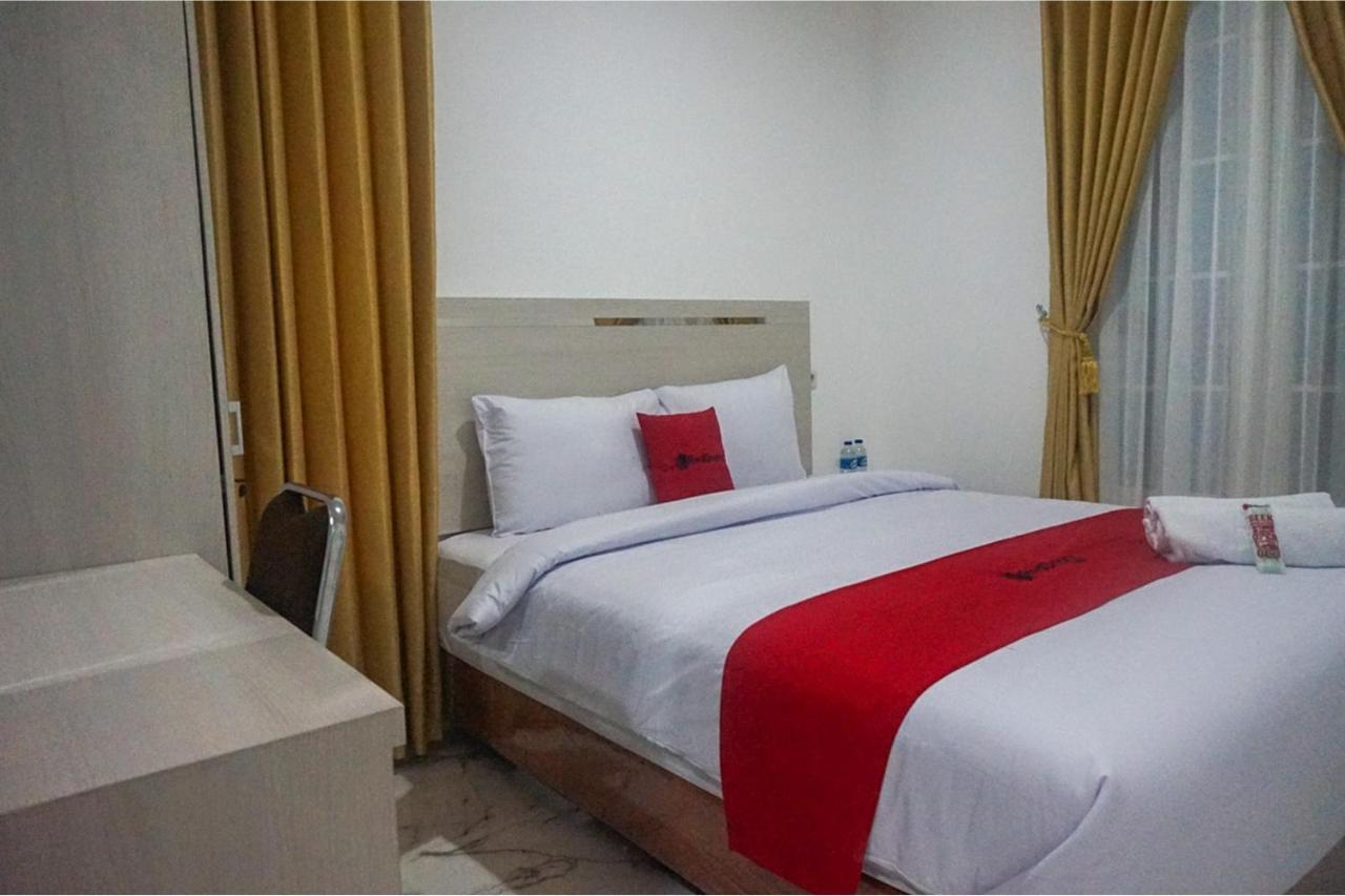 فندق Reddoorz Near Araya Family Club House مالانغ المظهر الخارجي الصورة