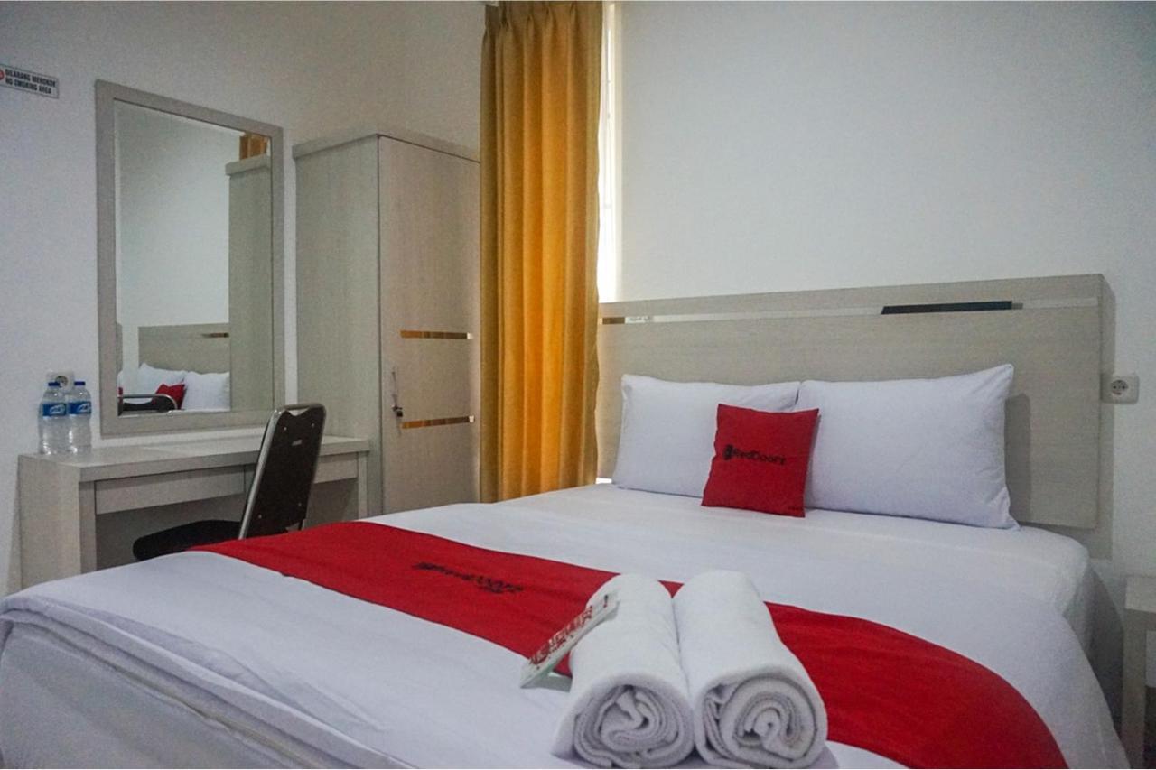 فندق Reddoorz Near Araya Family Club House مالانغ المظهر الخارجي الصورة